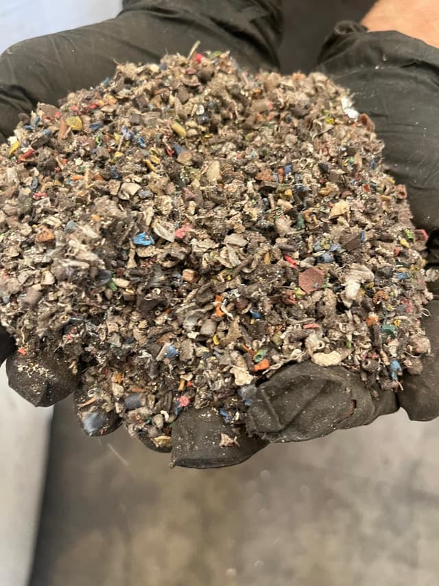 Cumulo di rifiuti metallici